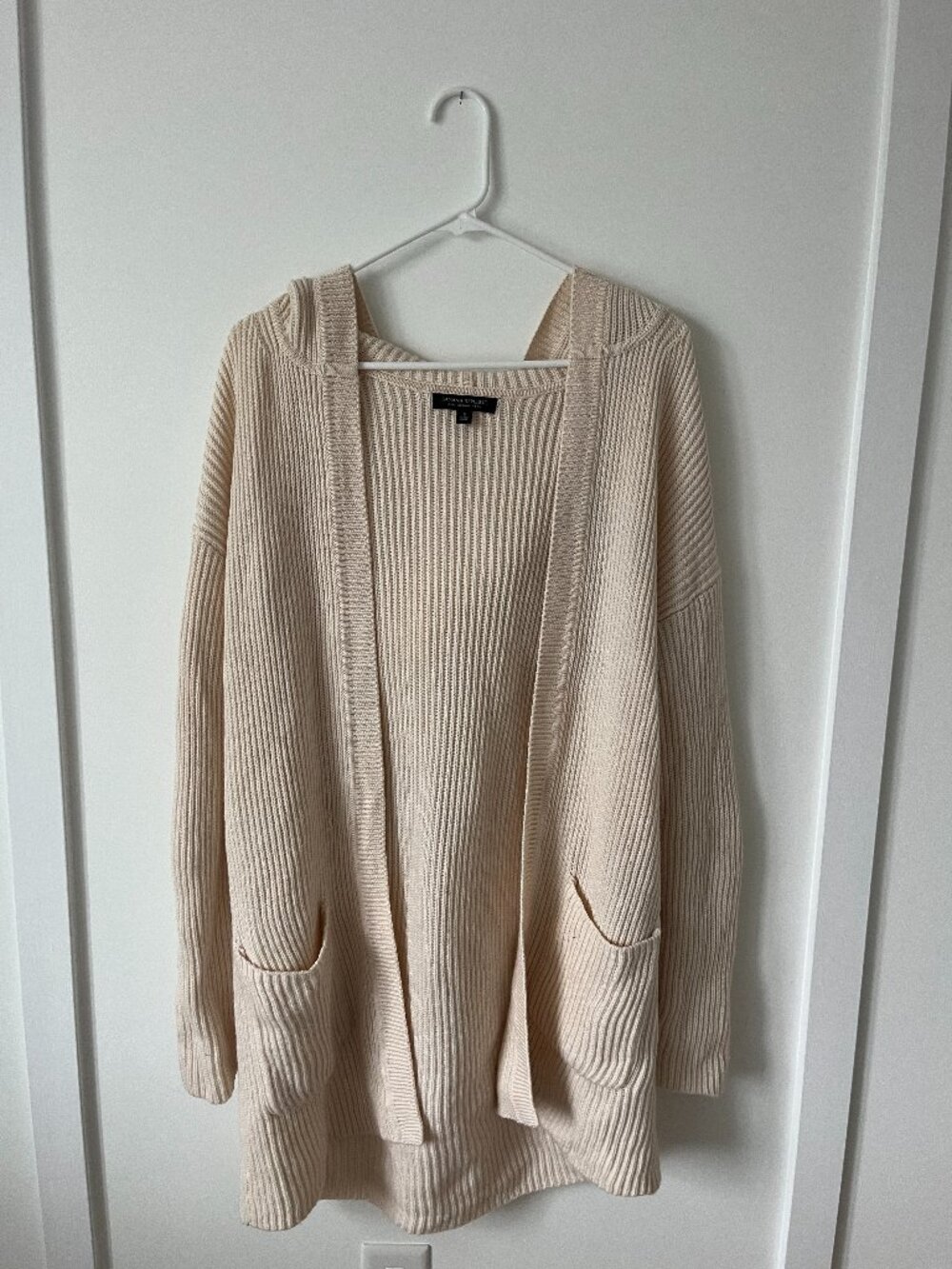 Banana Republic 100% Merino Wool Cream Sweater Size Small